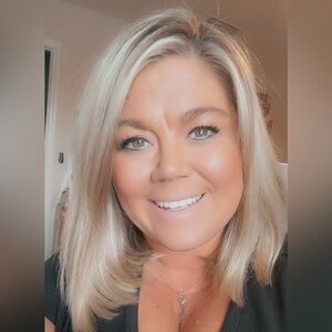 Meet your Posher, Whitney